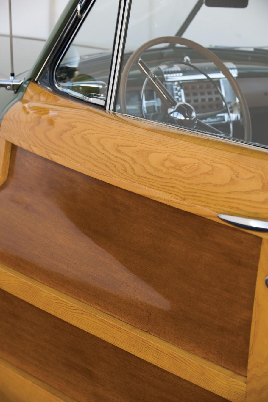 Детали экстерьера Chrysler Town & Country Convertible 1948 года  (фото 7 из 53)